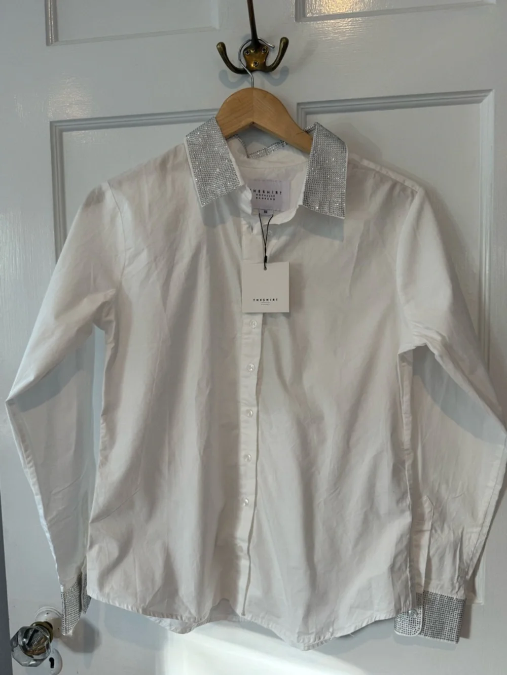 SHIRT ROCHELLE BEHRENS White Icon Shirt Rhinestone Collar NWT XS Tuckernuck